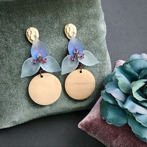 Earrings with wood pendant